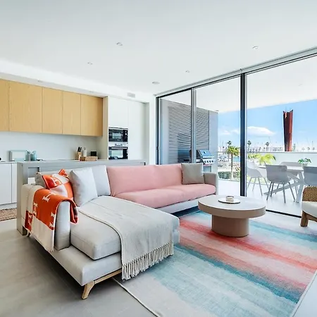 Vibrant Marina Luxury In Apartmán