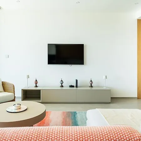 Vibrant Marina Luxury In *