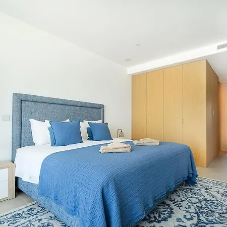 Vibrant Marina Luxury In Apartmán