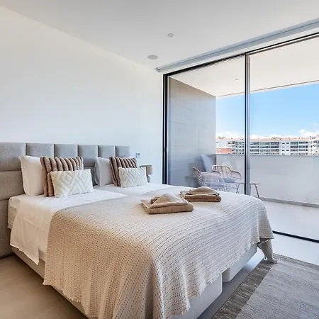 Vibrant Marina Luxury In *